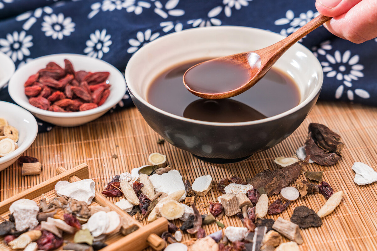 患上子宫肌瘤，身体会有这几种症状，女人别忽视了