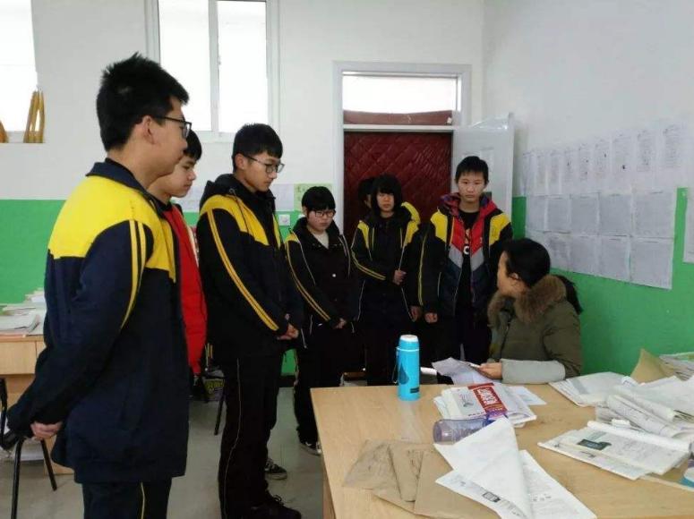 高考体检要“全*光脱**”？身高不到1米5不能考试？学生难以接受