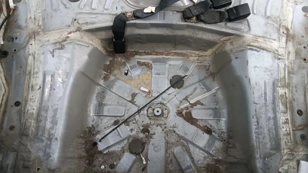 2010款比亚迪f0翻新案例,比亚迪f0全车翻新喷漆多少钱