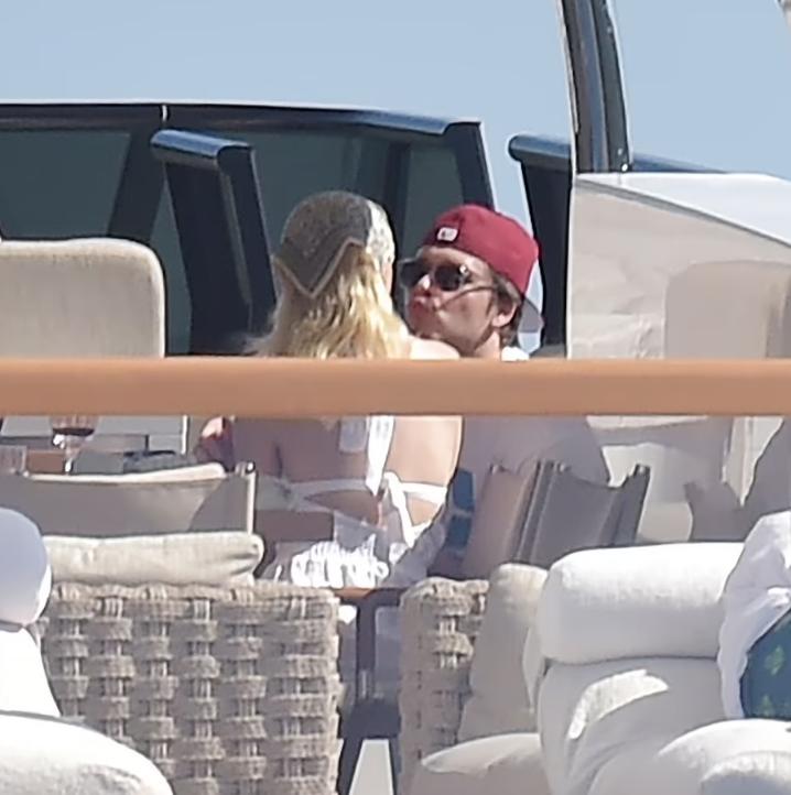 贝嫂承认与儿媳冷战不和,贝嫂跟婆婆闹翻事件视频