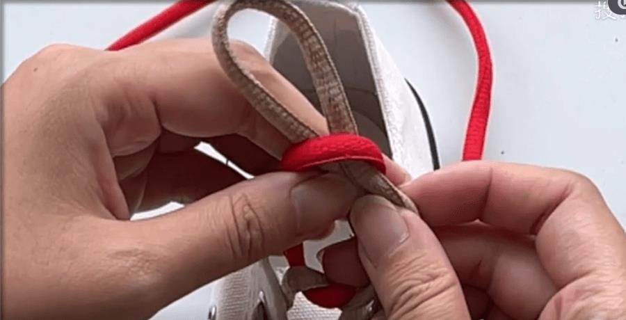 鞋带最新系法教程,鞋带怎么系不会散架