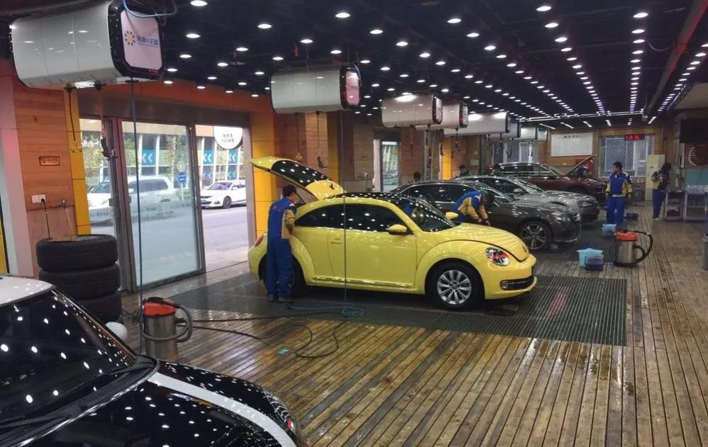 中年失业后，我去做过洗车工，说说我的真实感受:小生意也不好做