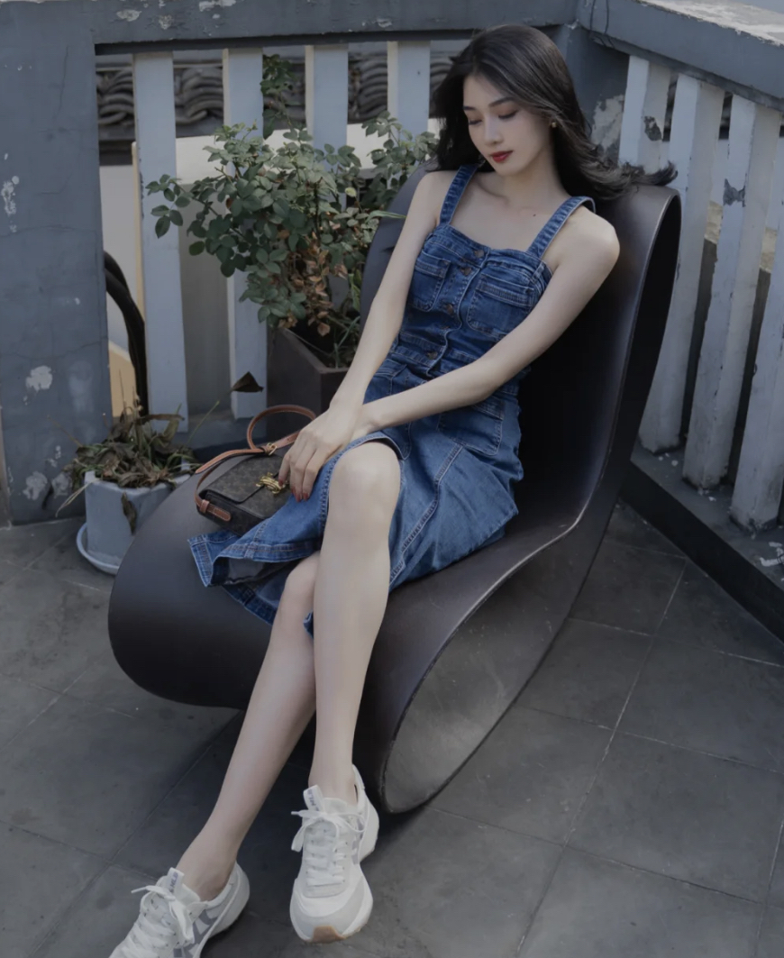 今年最火牛仔连衣裙显瘦薄款,减龄又显瘦的直版牛仔连衣裙来啦