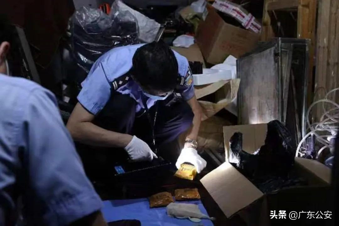 团伙作案盗了价值4000的废铁,团伙非法盗采矿石涉案125万元