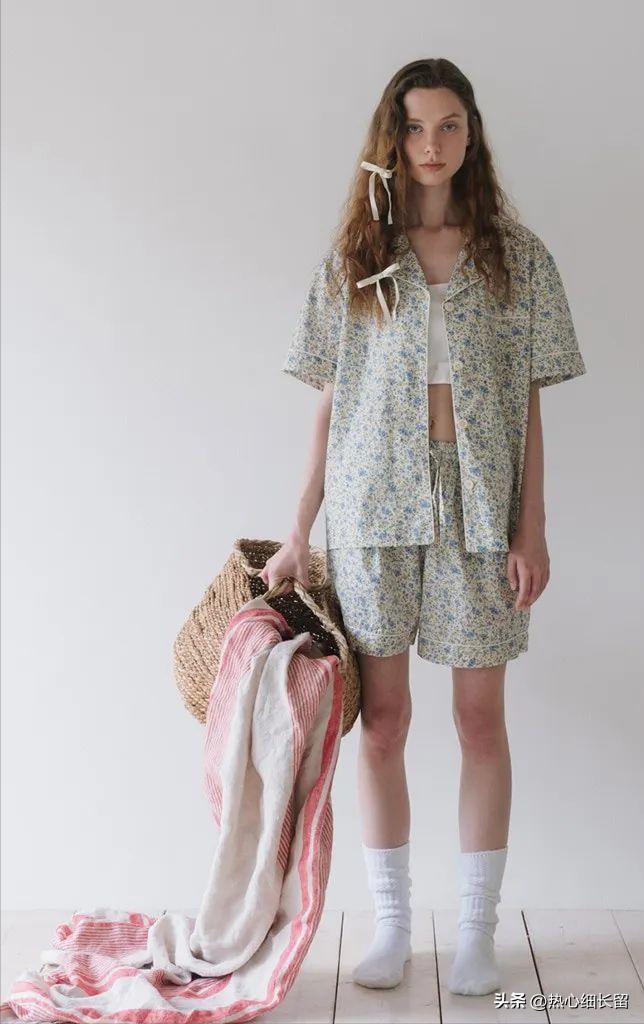 t恤加上立体感强的衬衫气场全开,女式短袖t恤衬衫