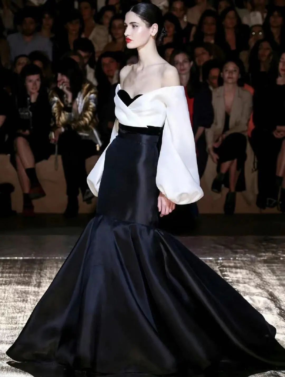 关之琳将拍卖私藏珠宝做慈善,关之琳拍卖51件私人珠宝真假