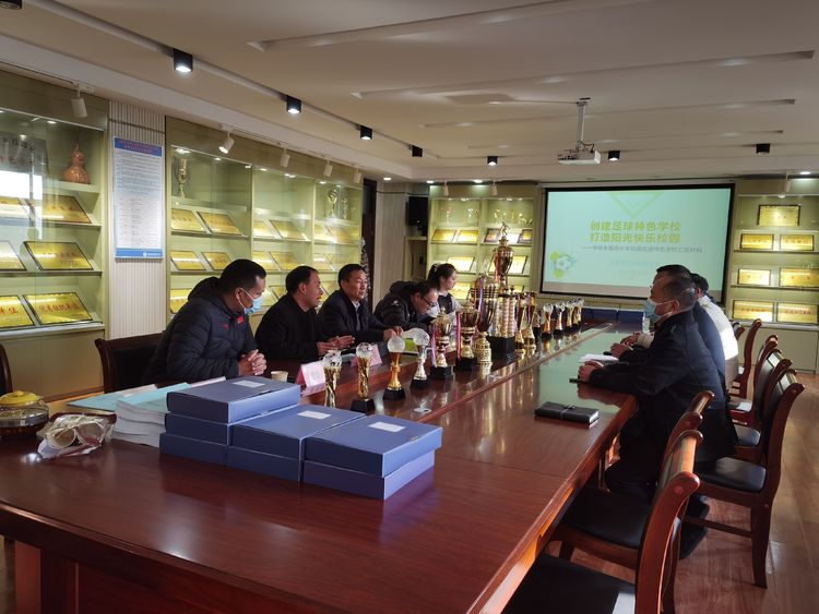 阳光体育快乐足球绘画初一,阳光体育快乐足球比赛