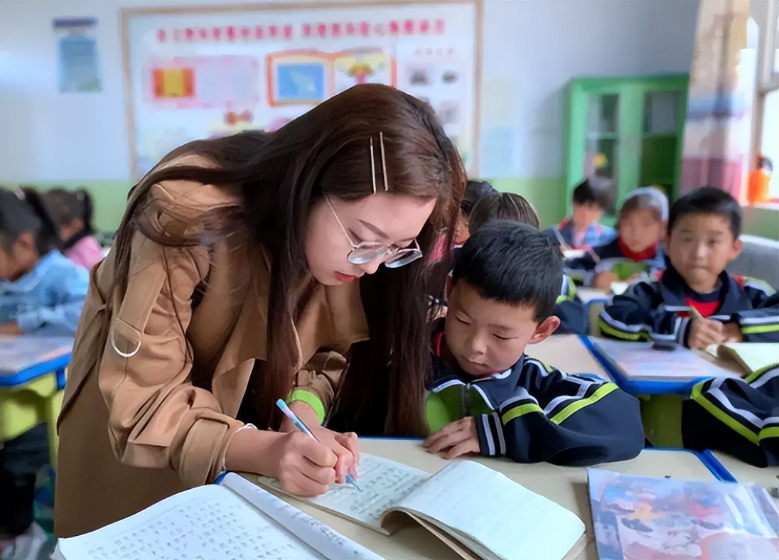 教师职称评定标准最新规定,教师职称评定条件及流程最近