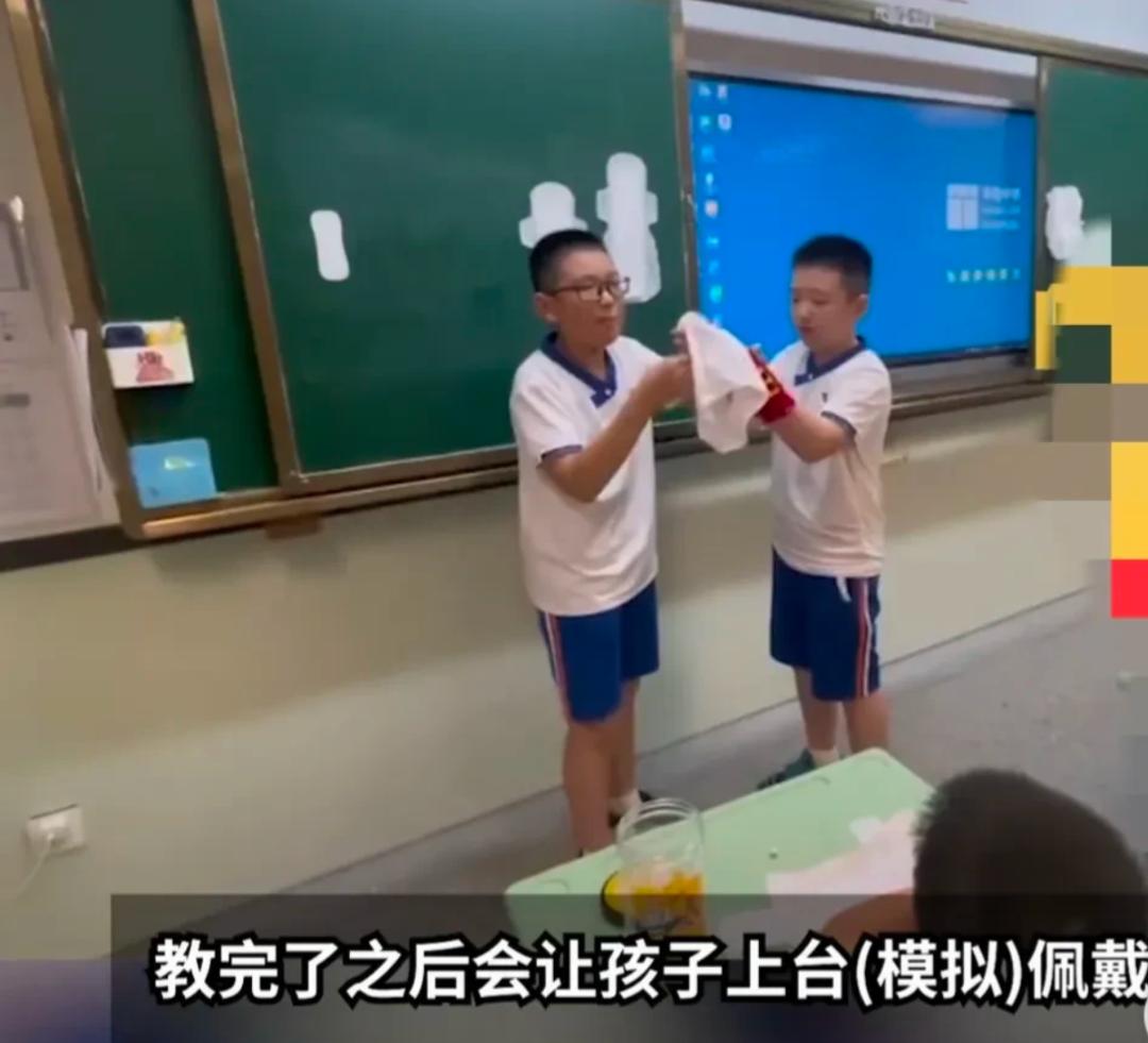 小学开设性教育课，男生模拟使用卫生巾引网友点赞：不必谈性色变