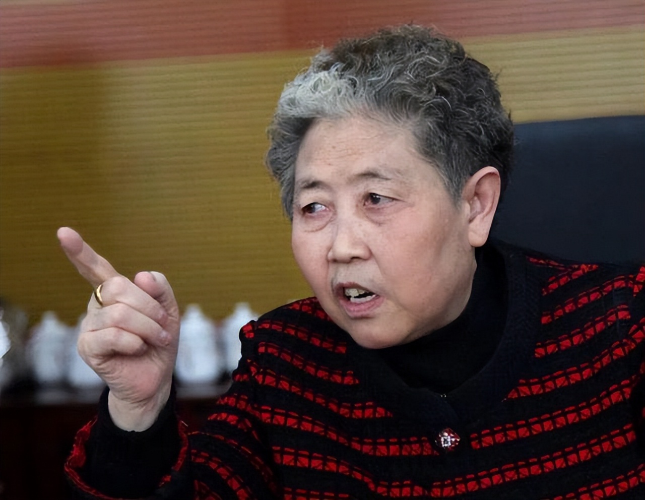 大儿子成老赖,小儿子砸招牌,老干妈的结局都被雷军“言中”了?