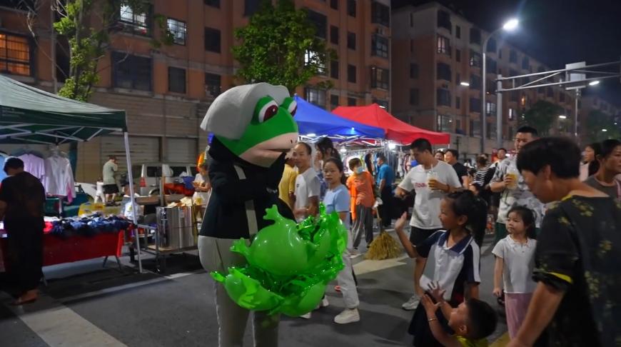 全球学子嘉游赣|华灯初上夜未央，去逛逛这几个夜市，感受烟火夜上饶！