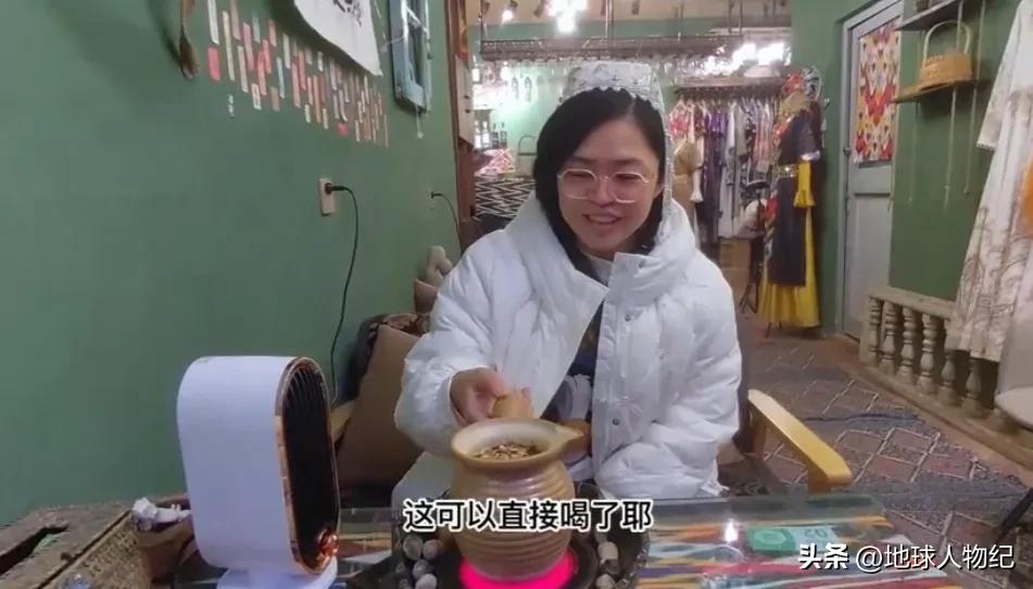 90后女人网恋奔现,90后女孩与男友奔现