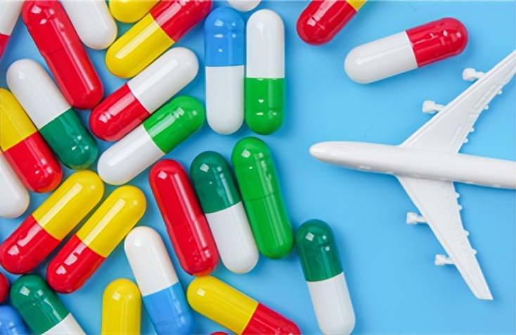 在医院附近快递站,他寄出一个标识为“药”的包裹|今晚九点半