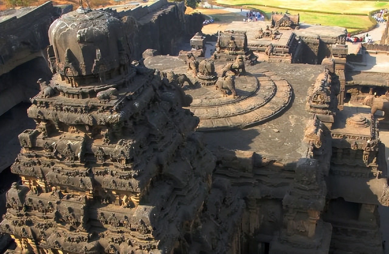 从骑士比武情况，简析12至17世纪英国社会结构的变迁