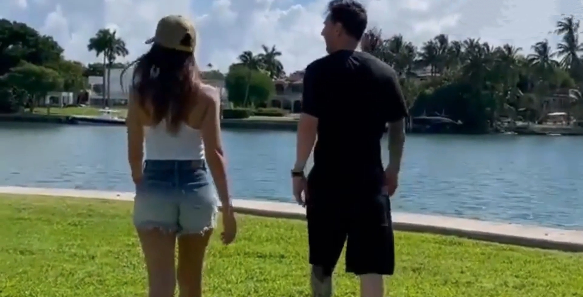 世界球王梅西，竟是圈内有名的耙耳朵，一张照片暴露家庭地位