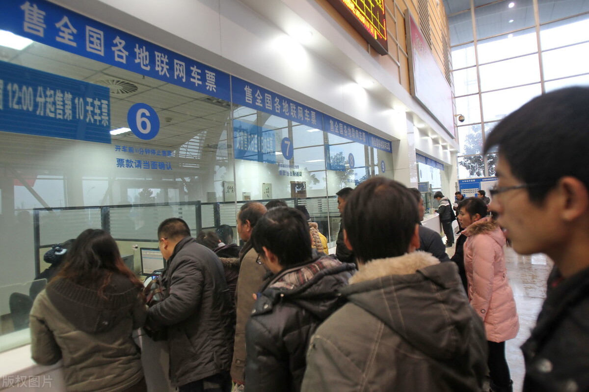 一线城市的农民工返乡潮,农民工无奈返乡真的没活干了吗