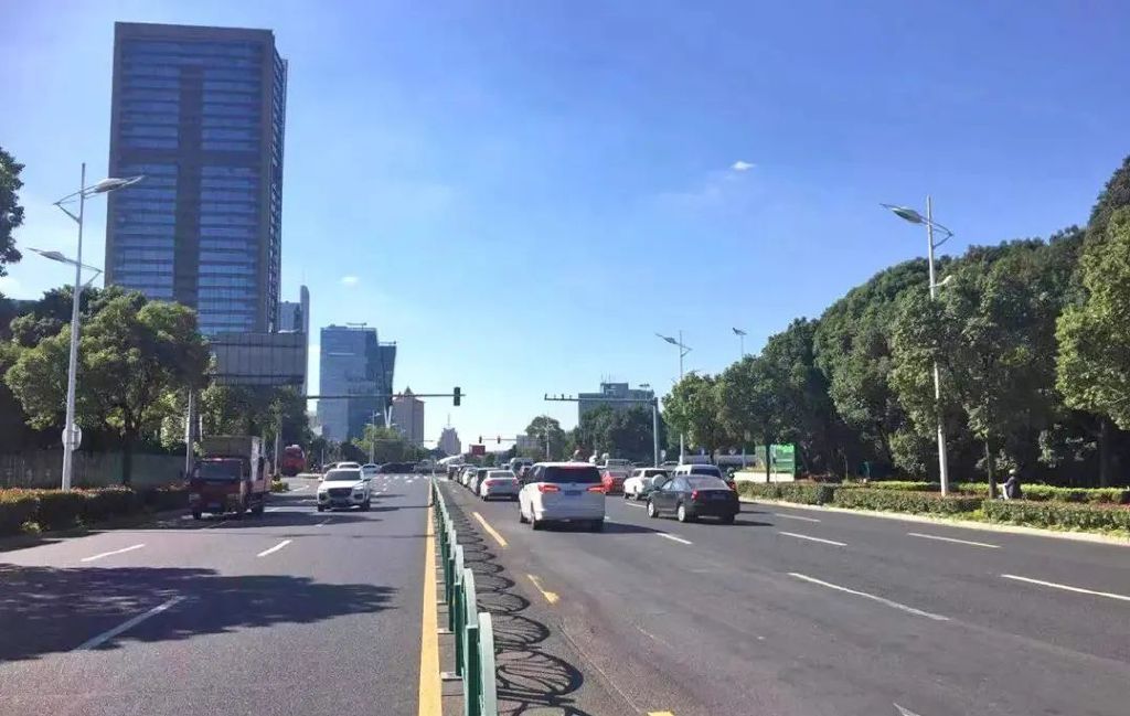 新增路口可变车道,新增一条可变车道左转