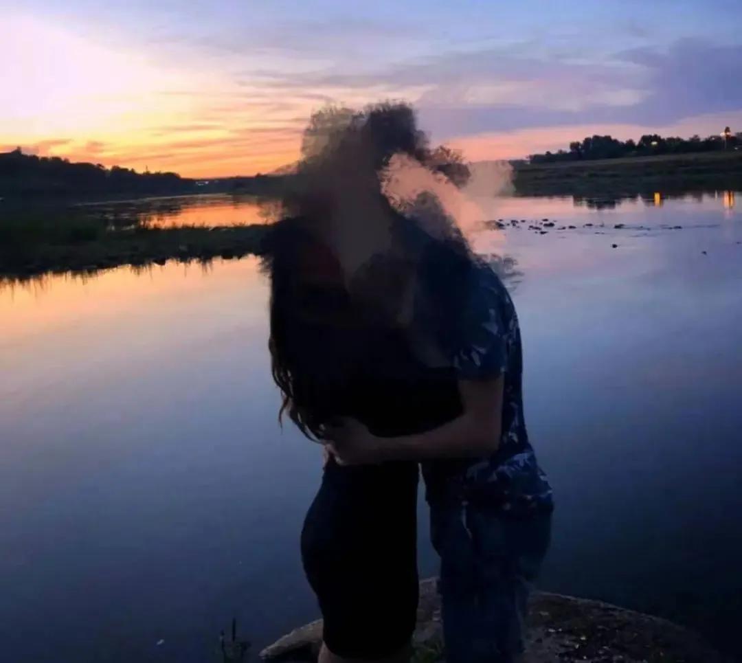 老婆疑似暴露癖？床上视频传外网？