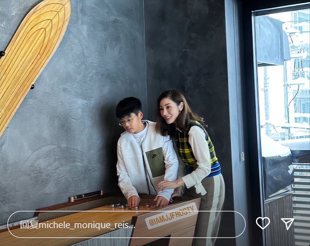 李嘉欣为60岁老公庆生,李嘉欣和许建彤视频