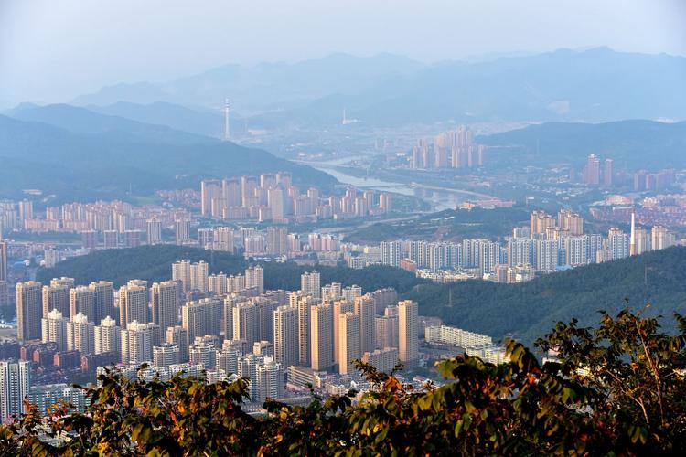 中国有几个城市会改直辖市,首个被撤销直辖市的城市