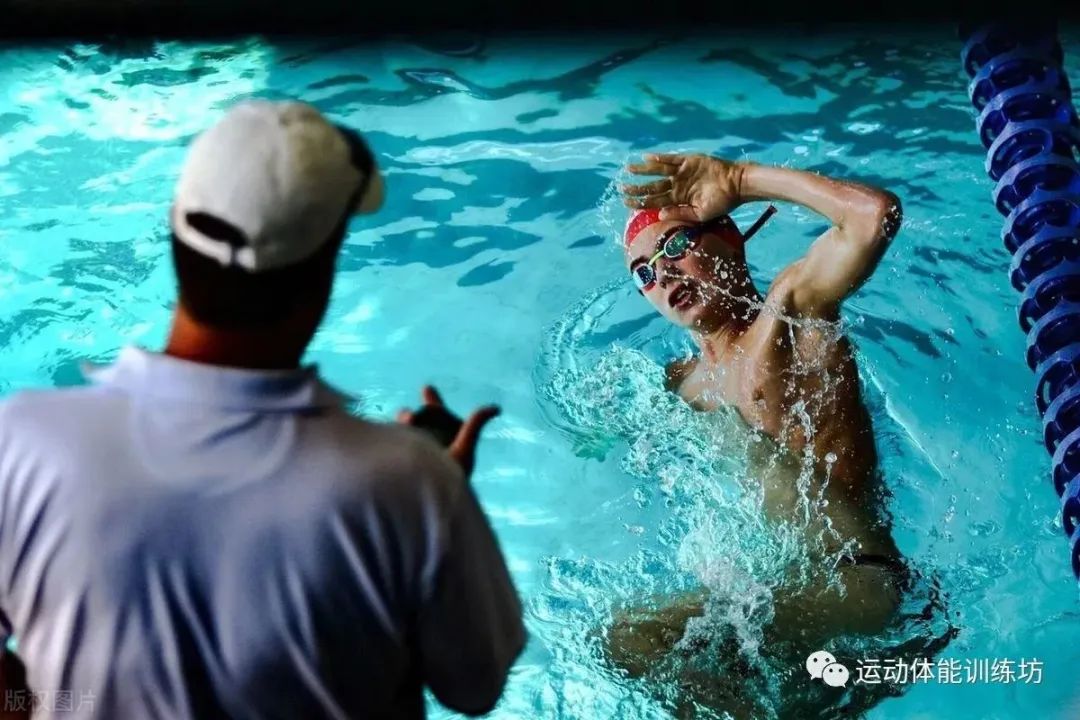 游泳运动员赛前如何调整状态,游泳运动员赛前饮食