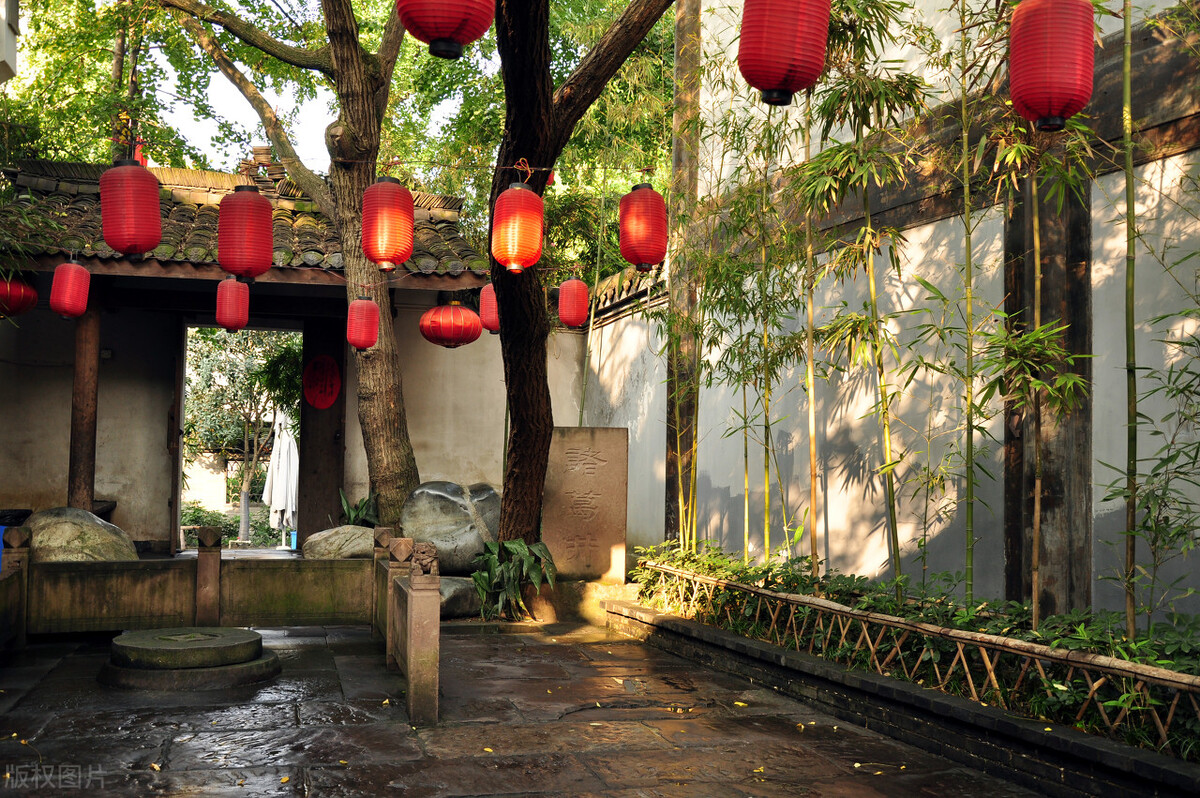 中国最著名十大小吃街及特色美食,全国必吃街排行榜