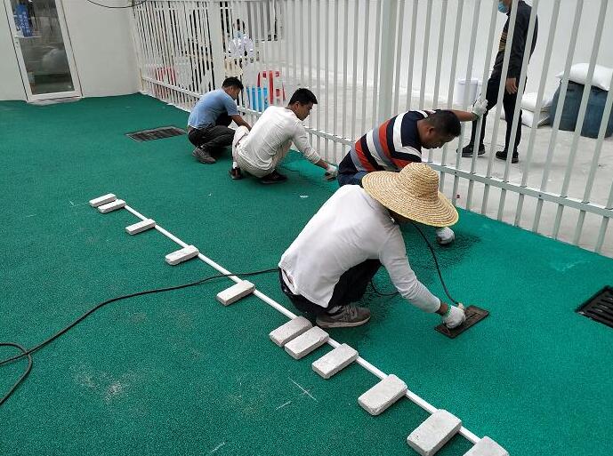 橡胶颗粒施工方法视频,橡胶颗粒地面的施工方法