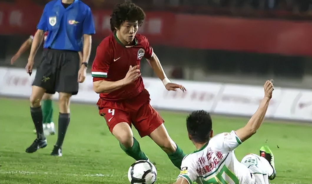 马内转会拜仁接班莱万，记者采访展现高情商，球迷终于松了口气