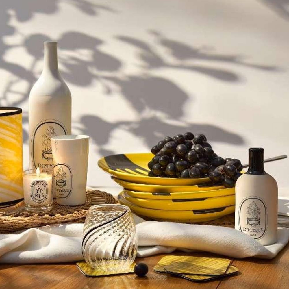 娇兰加码护发市场，薇诺娜与迪士尼联名破圈