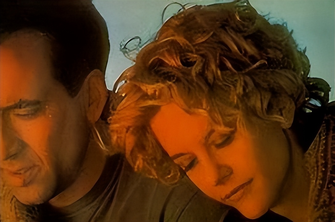 电影《天使之城》中:爱是否能超越时间与空间的束缚?