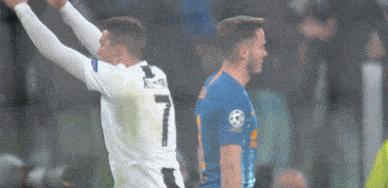 足球场上庆祝时刻,足球场上庆祝的名场面