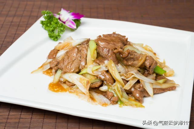 第一美食孜然羊肉怎么做最好吃,葱爆孜然羊肉怎样炒又嫩又好吃