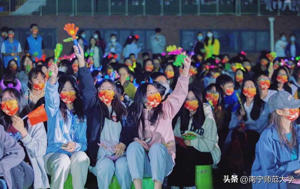 南宁师范大学举办学习二十大、永远跟*党**走、奋进新征程青春歌会