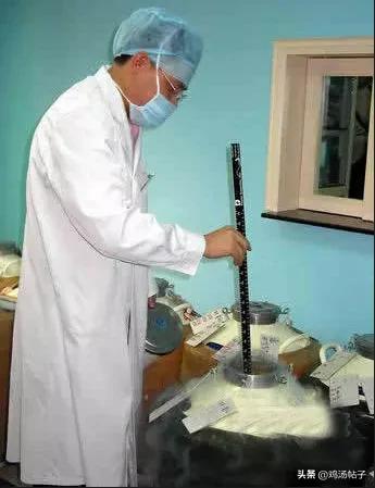 捐精志愿者：取精室不是很色情，半年捐8-10次，1ml领50元补贴