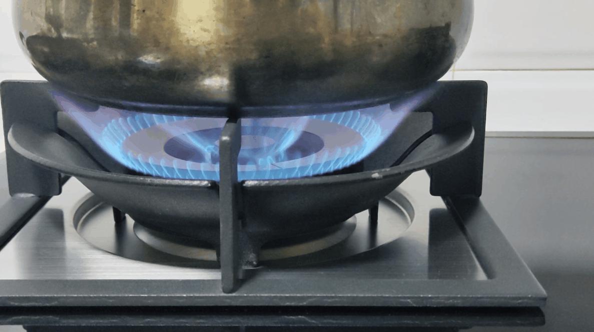 燃气灶打不着火该怎么清理,燃气灶点不燃是修还是换