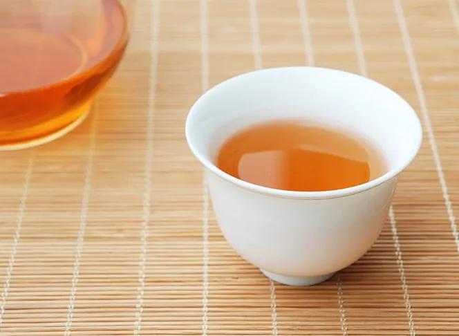 摆地摊卖零食好还是摆摊好,买普洱茶是网上好还是实体店好