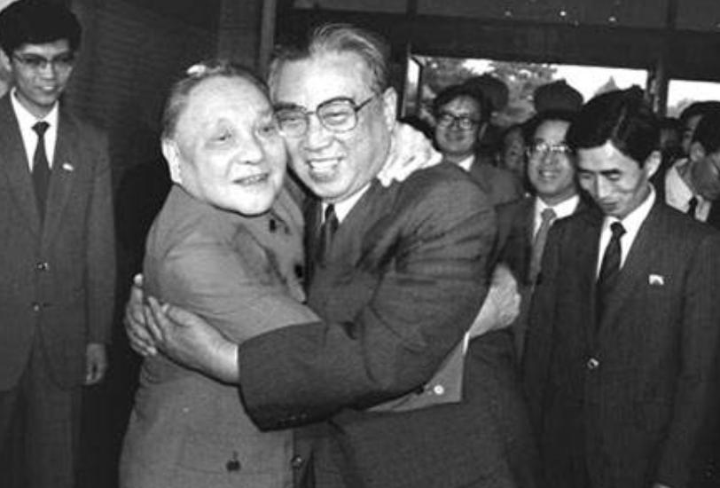 89年*小平邓**向*党**中央递交辞职信功成身退，他的退休生活是怎样的？