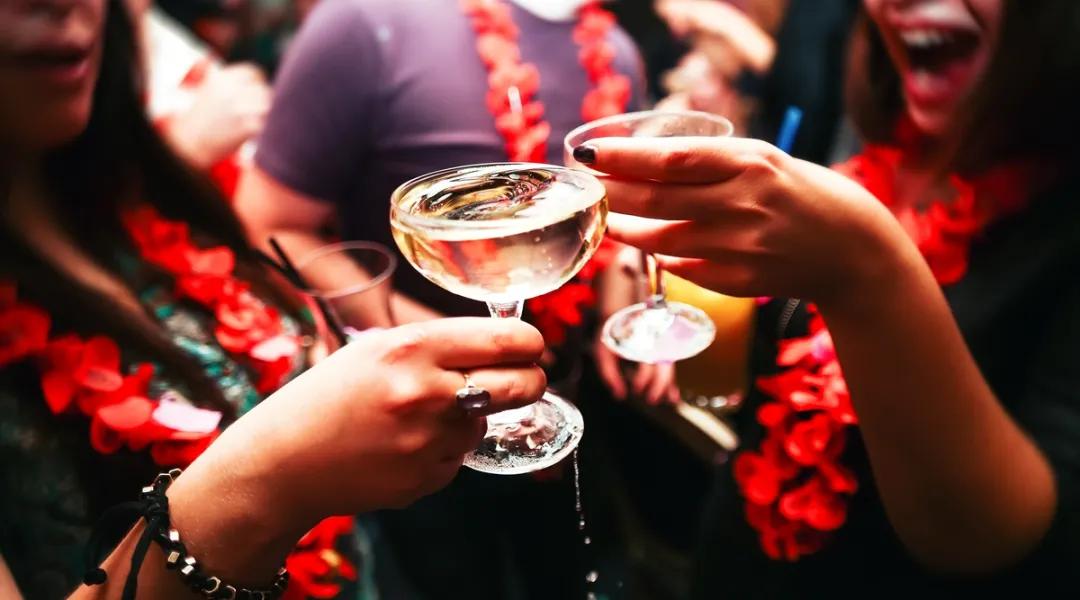 年轻人不结婚是不想承担责任嘛,年轻人不结婚行为