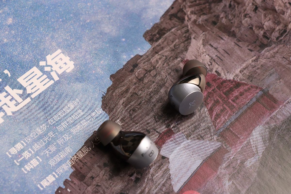 流浪地球联名礼盒版,songx流浪地球联名