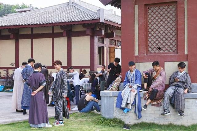 揭秘横店群演真实现状的电影,横店群演的真实生活