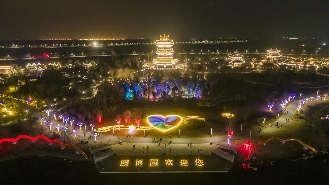 郑州灯展好玩的地方,郑州春节晚上打铁花