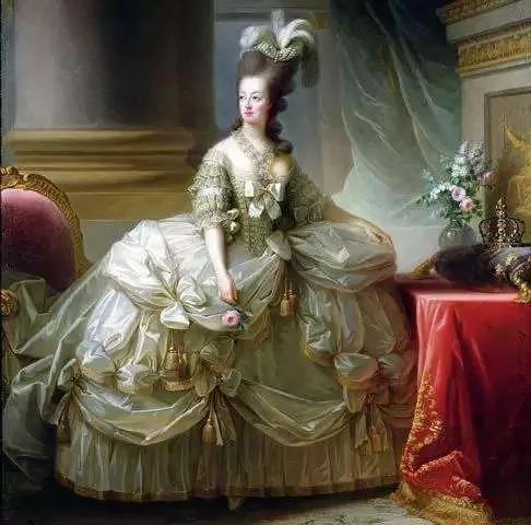 18世纪法国上流宫廷女人的发型,欧洲中世纪贵妇发型浮夸