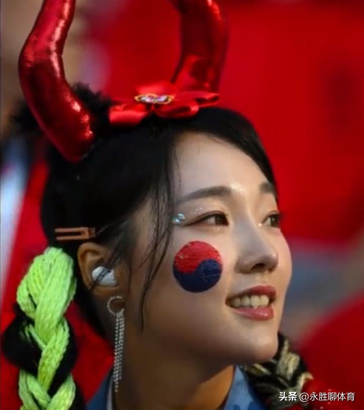 韩国女记者世界杯遭球迷搂肩,世界杯漂亮韩国女球迷