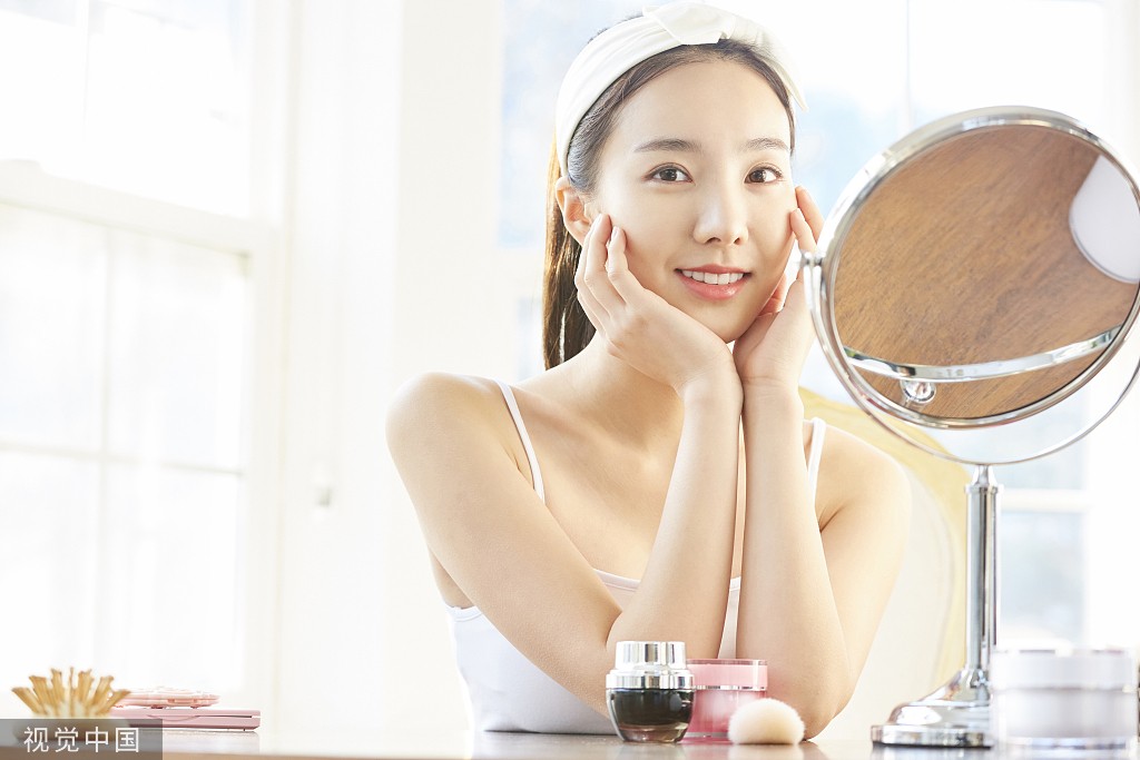 仲夏来袭，建议女性：“不食2饭，常饮4水”，气质优雅显魅力