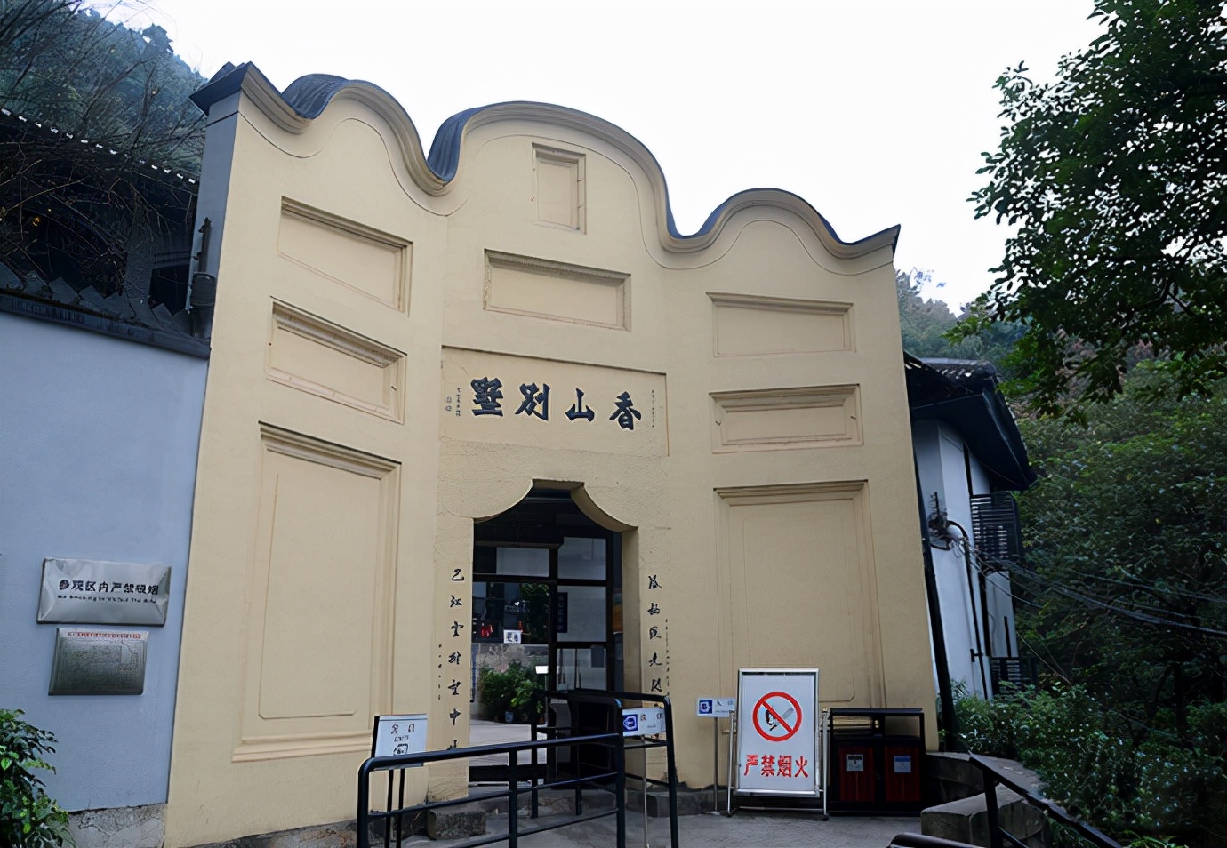 *共中**特工被关押14年，越狱逃几千里回家，妻子不认识问：你是谁？