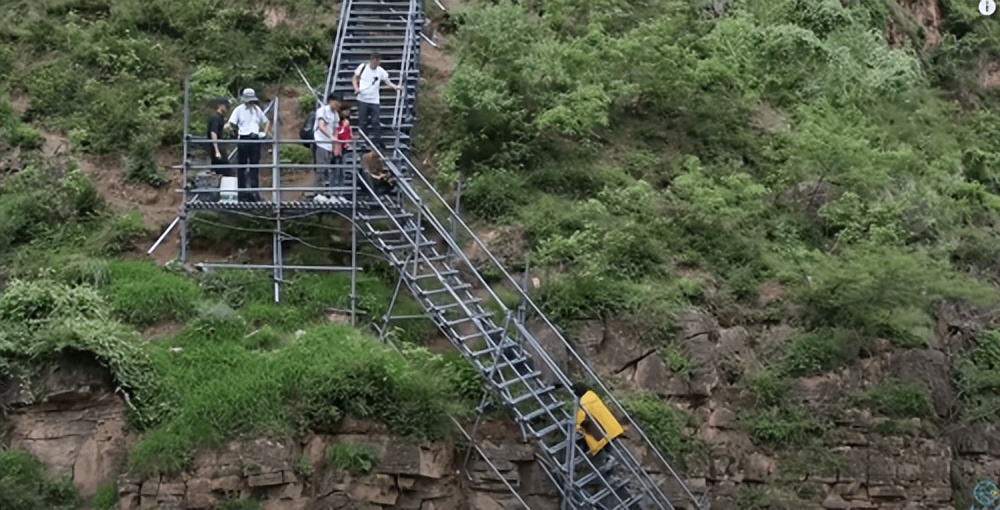 日本导演十年后再访大凉山:政府和志愿者的付出感动世界网友