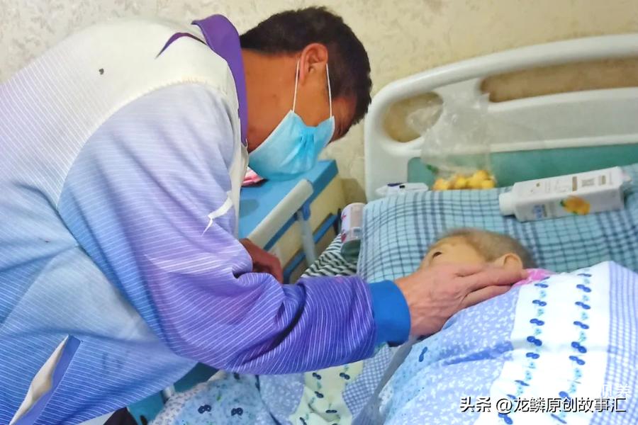 80岁老母瘫痪在床儿子要出去工作,老人瘫痪在床母亲以泪洗面