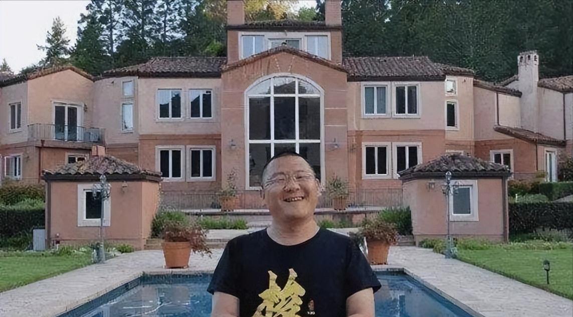 郭宏才：高中学历坑惨汪峰，5年诈骗百亿，逃到美国住豪宅开豪车