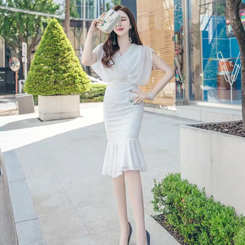 v领洋气中长款收腰显瘦连衣裙,v领收腰连衣裙白色雪纺中长款