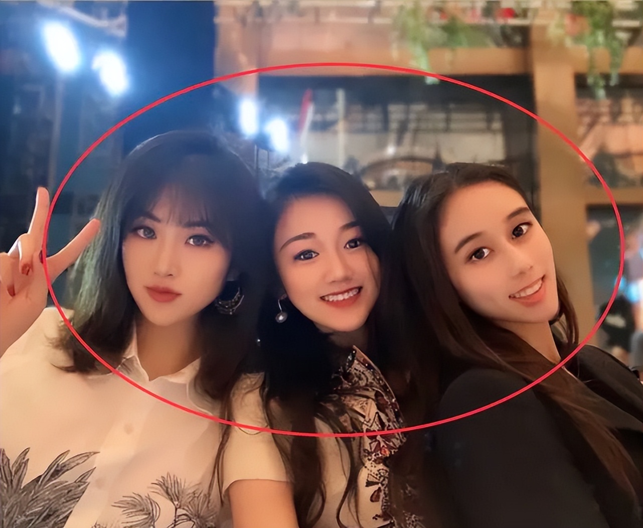 何超欣有多美丽,何超欣穿汉服拍毕业照